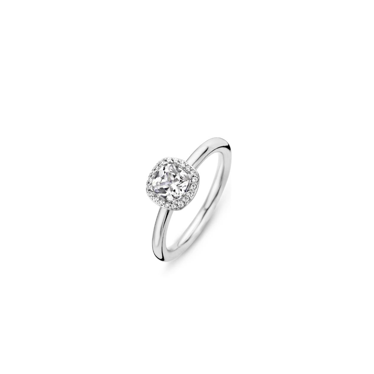 Moments Jewelry  zijn sieraden waar jouw sieradenkist niet zonder kan. De zilveren sieraden zijn gerhodineerd, of verguld in het ros� of geel goud. Wanneer gezet met stenen, is gebruik gemaakt van briljant geslepen zirconia's.