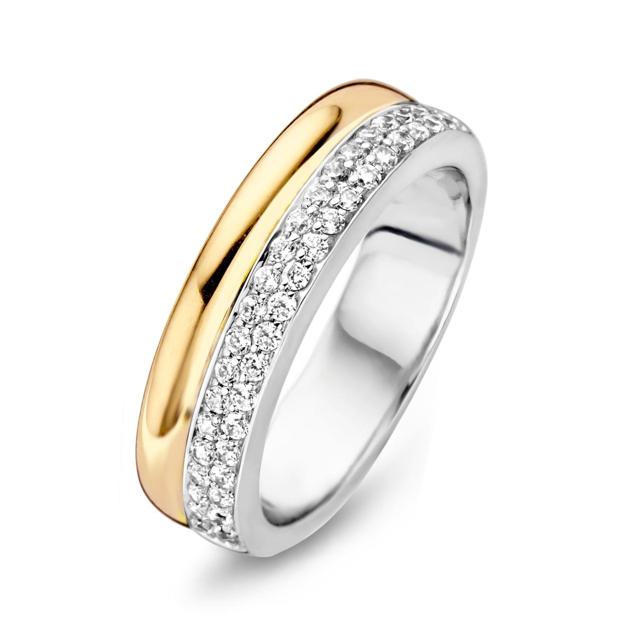 Momenst ring. Moments Jewelry  zijn sieraden waar jouw sieradenkist niet zonder kan. De zilveren sieraden zijn gerhodineerd, of verguld in het ros� of geel goud. Wanneer gezet met stenen, is gebruik gemaakt van briljant geslepen zirconia's.