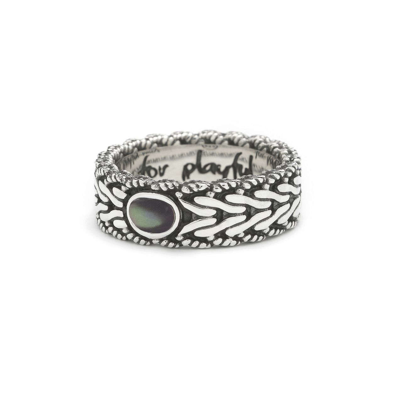Een opvallende ring met parelmoer steentje voor een subtiele vrouwelijke touch. 

Deze nieuwe ring met haar typische gedecoreerde visgraat structuur die we kennen uit de INFINITE collectie is nu uitgebracht met een elegante parelmoer steen.