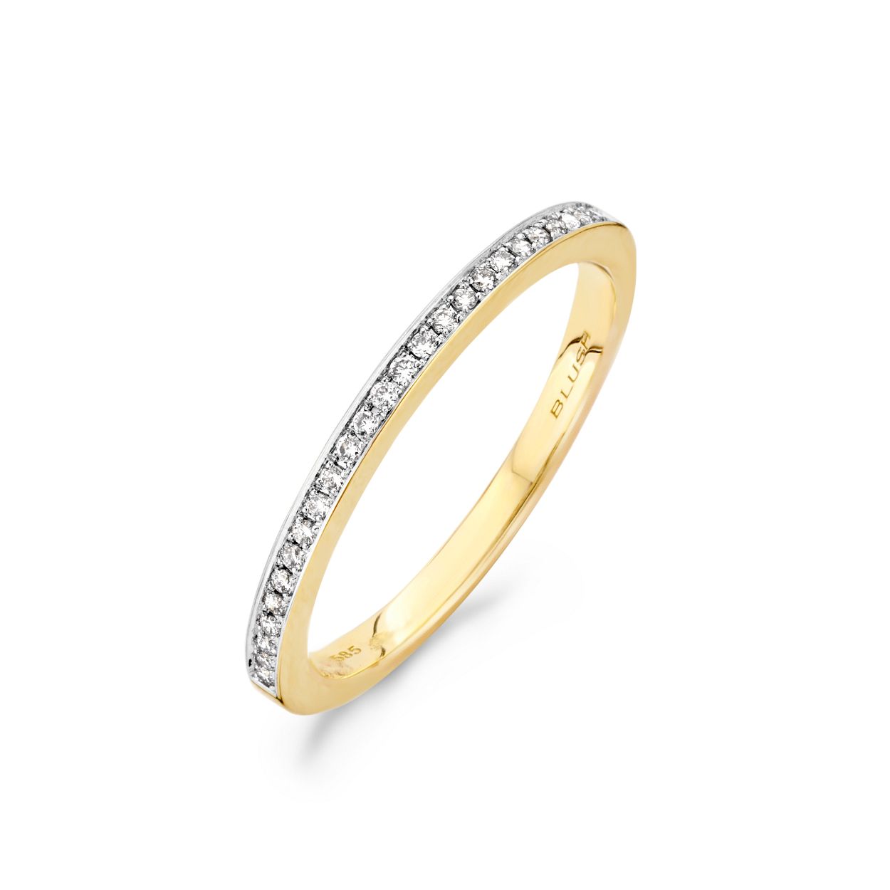 Perfect aansluitende, briljant geslepen diamanten in pavézetting sieren deze stijlvolle ring van 14k geelgoud. De band heeft een doorsnee van 1,6 mm en de diamanten hebben een (totaal) karaatgewicht van 0,10ct. Mooi op zichzelf of in combinatie met andere ringen uit onze collectie.