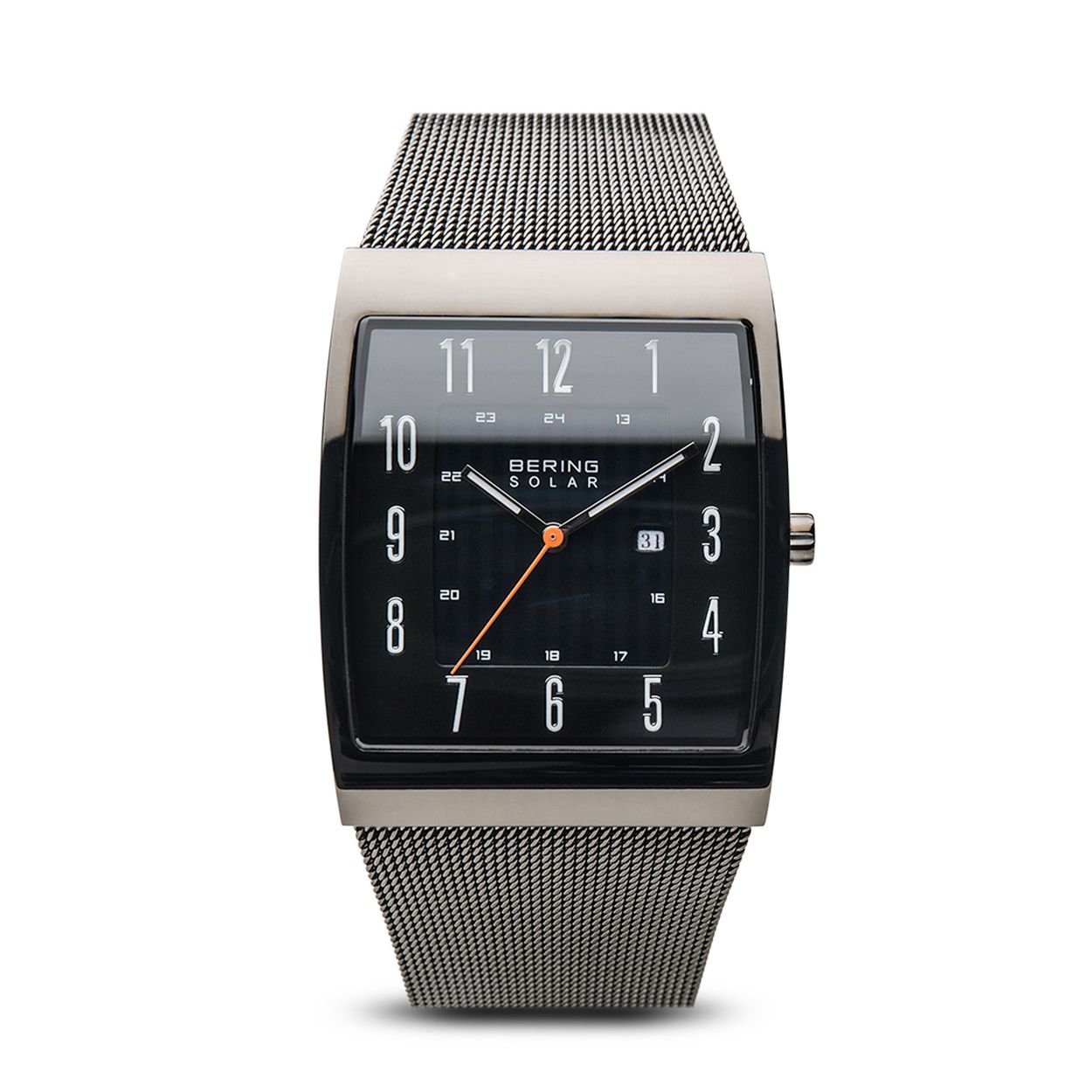 Dit prachtige horloge van Bering werkt op zonnenenergie en wordt gedragen door heren