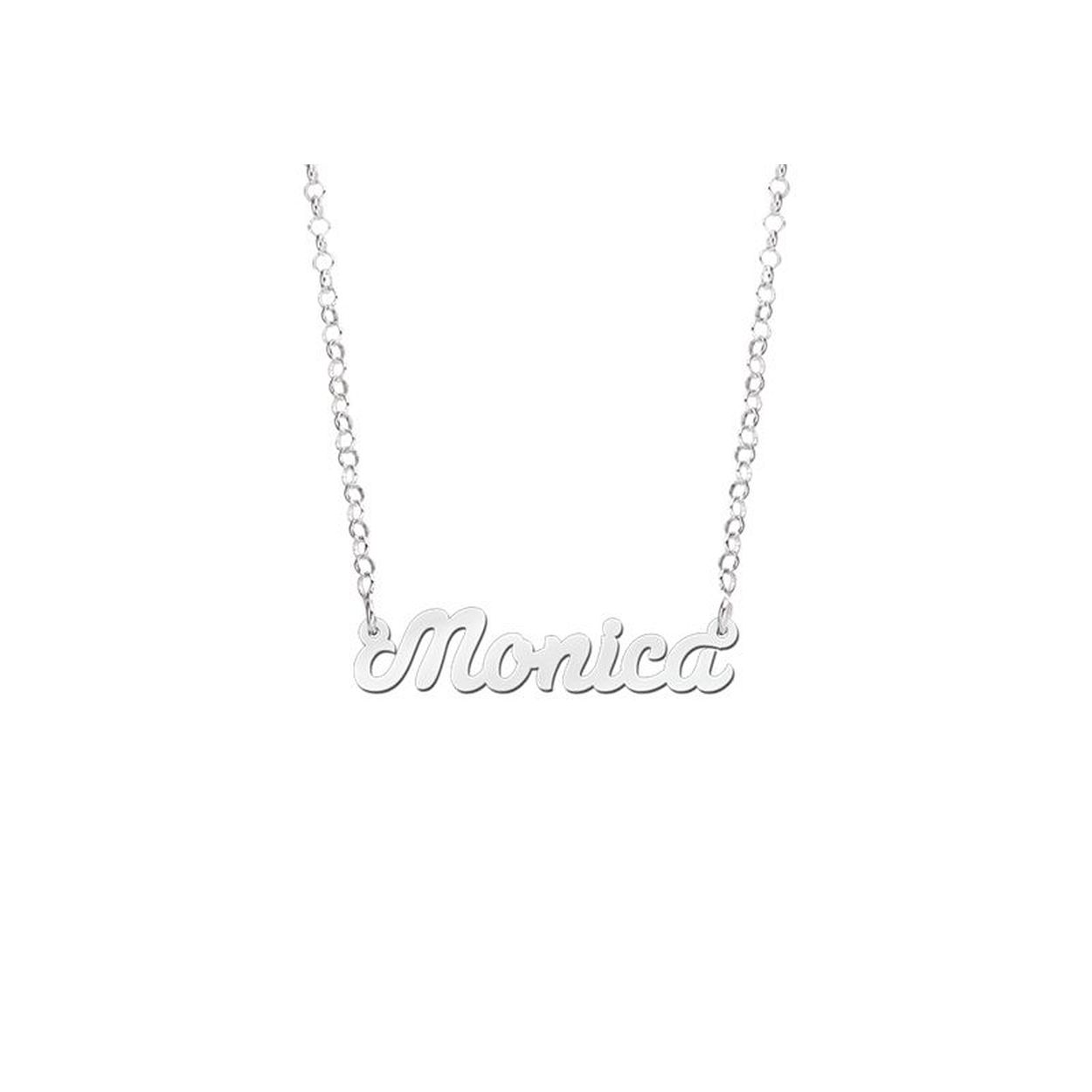 Er is niets leuker dan een gepersonaliseerde naamketting! Dit is onze naamketting: model Monica. Het collier is gemaakt van het eerste gehalte zilver, maar is ook leverbaar in goud. De naamhanger wordt standaard geleverd aan een massief zilveren jasseron collier van 42 cm lang. 

Kies welke naam jij wilt voor dit persoonlijke sieraad (tot een maximum van twaalf tekens). In dit model is het formaat van een gemiddelde naam van 5 letters ca. 10 mm hoog x 33 mm breed. De naam is in te vullen bij 'opmerkingen' in het betaaloverzicht.
