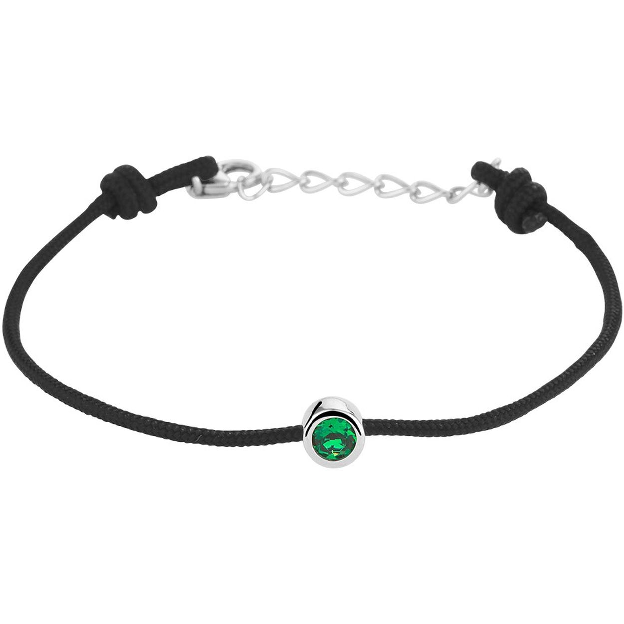Zwart katoen gevlochten armband uitgevoerd met een synth. smaragd in een gerhodineerd 925 zilveren zetkast en een stevige karabijn sluiting. De armband heeft een draaglengte van 15.5cm met een extensie van 2.5cm.