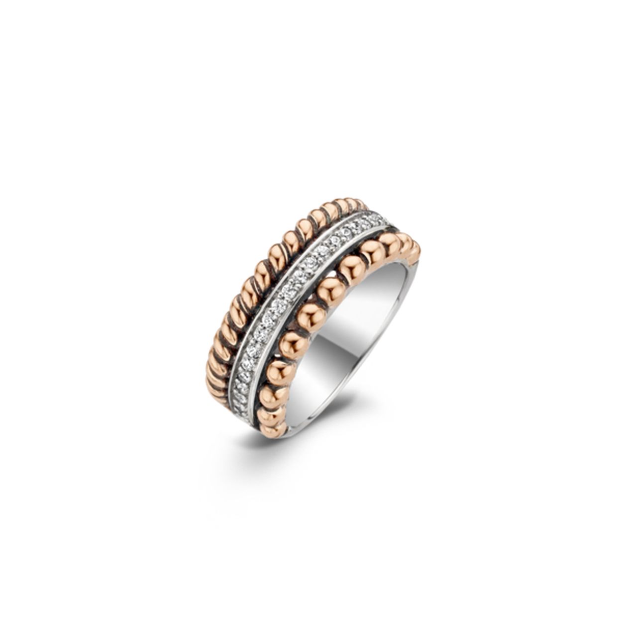 Deze elegante TI SENTO - Milano ring is geïnspireerd op verschillende aanschuifringen uit de collectie van TI SENTO. Deze zijn vervolgens gecombineerd in één design. De ringstructuren worden extra benadrukt door de 18 karaats roségouden laag.