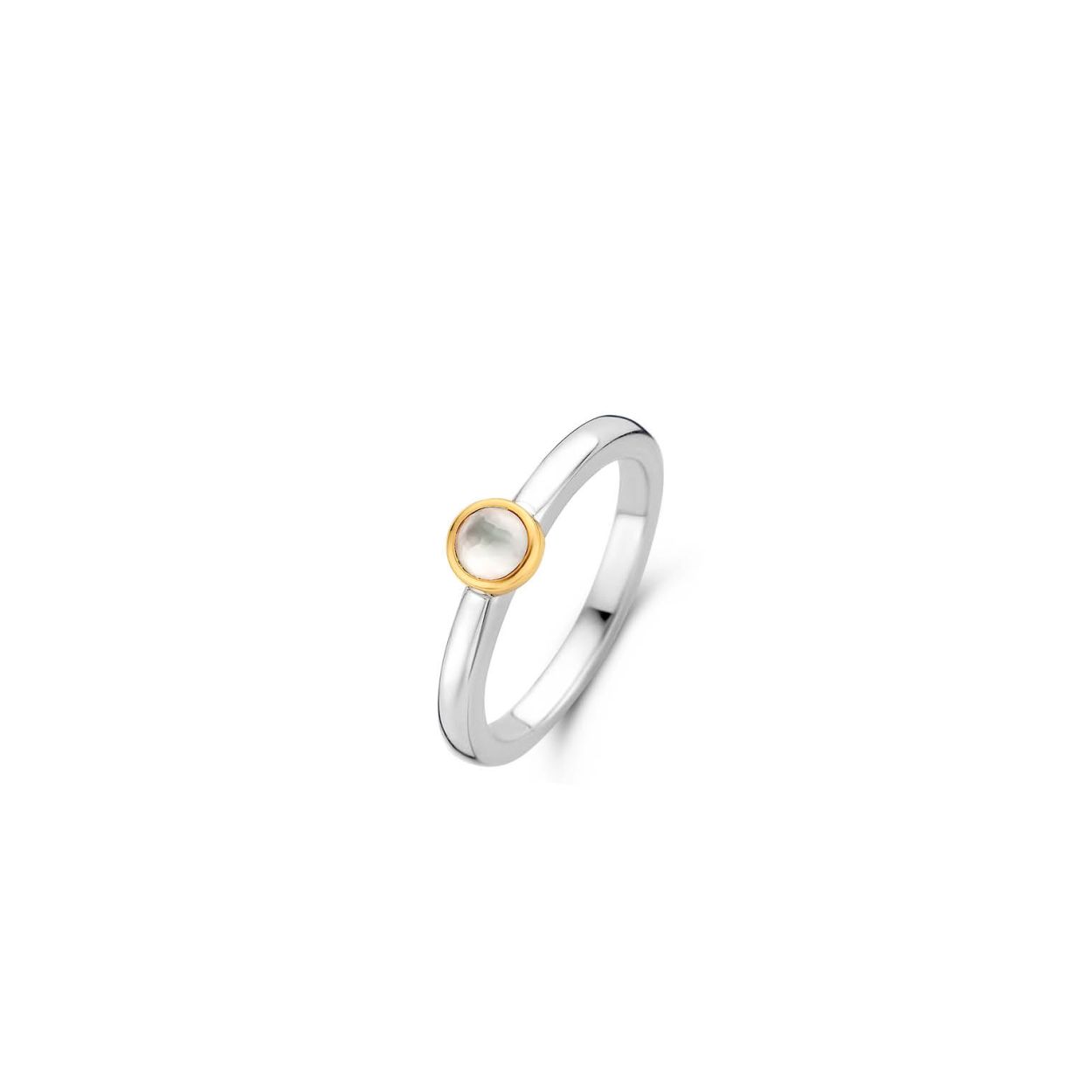 De TI SENTO - Milano Ring 1868MW is gemaakt van Zilver met een geelgouden plating. De kleurstelling van deze ring is Parelmoer. Alle TI SENTO - Milano producten worden geleverd in een luxe geschenkverpakking.