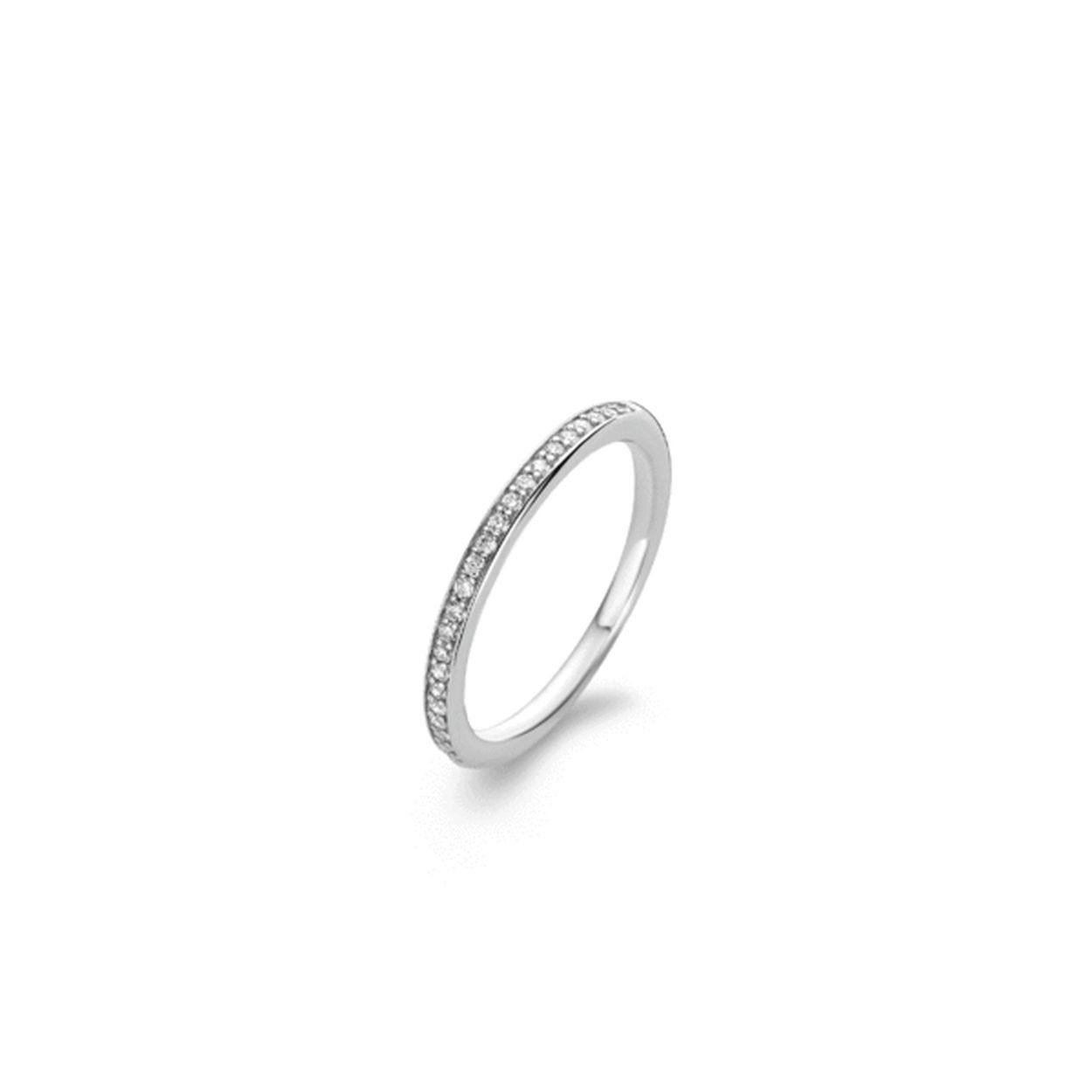 Deze fijne aanschuifring uit de TI SENTO - Milano collectie is gemaakt van gerhodineerd sterling zilver en gezet met een rij pavé gezette zirkonia's. De binnenzijde van de ring is mooi afgewerkt voor een goed draagcomfort. De strakke uitvoering van de ring zorgt voor een naadloze aansluiting op andere ringen. Zo is de ring gemakkelijk te combineren in een stapel. In de TI SENTO collectie zijn vele ringen te vinden waar combinaties mee gemaakt kunnen worden volgens het TI SENTO Mix & Match concept.