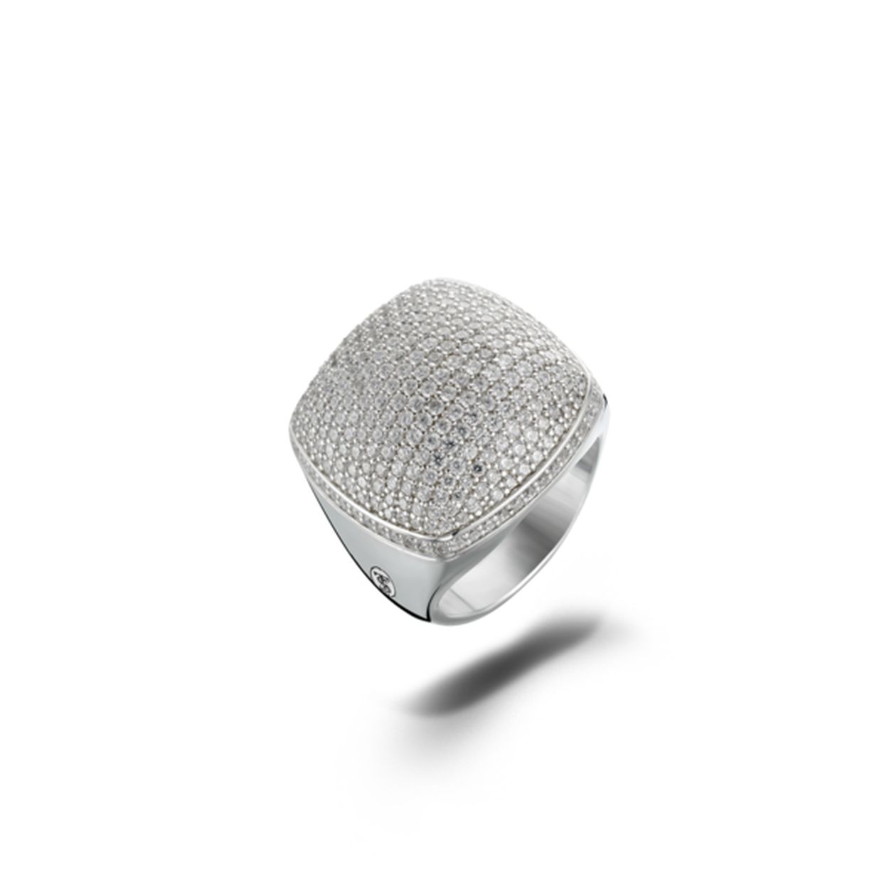 Afgewerkt met een witte zirkonia's die briljant zijn geslepen is deze TI SENTO - Milano ring een eyecatcher bij al je outfits. De ring is gemaakt van gerhodineerd sterling zilver en heeft een binnenzijde die eveneens mooi is afgewerkt voor een hoog draagcomfort.