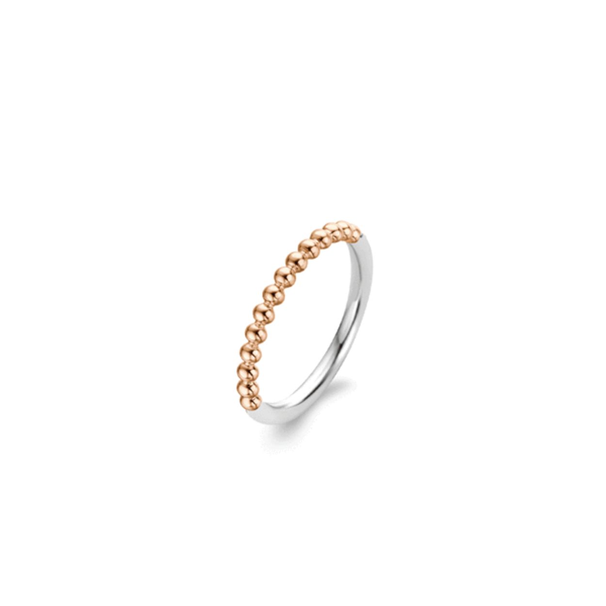 Deze sierlijke aanschuifring van TI SENTO - Milano is afgewerkt met een 18 karaats roségouden laag. De smalle bubbels op de ring van gerhodineerd sterling zilver vormen een mooie afwisseling in een stapelring. In de TI SENTO collectie zijn vele ringen te vinden waar mooie combinaties mee kunnen worden gemaakt volgens het TI SENTO Mix & Match concept.