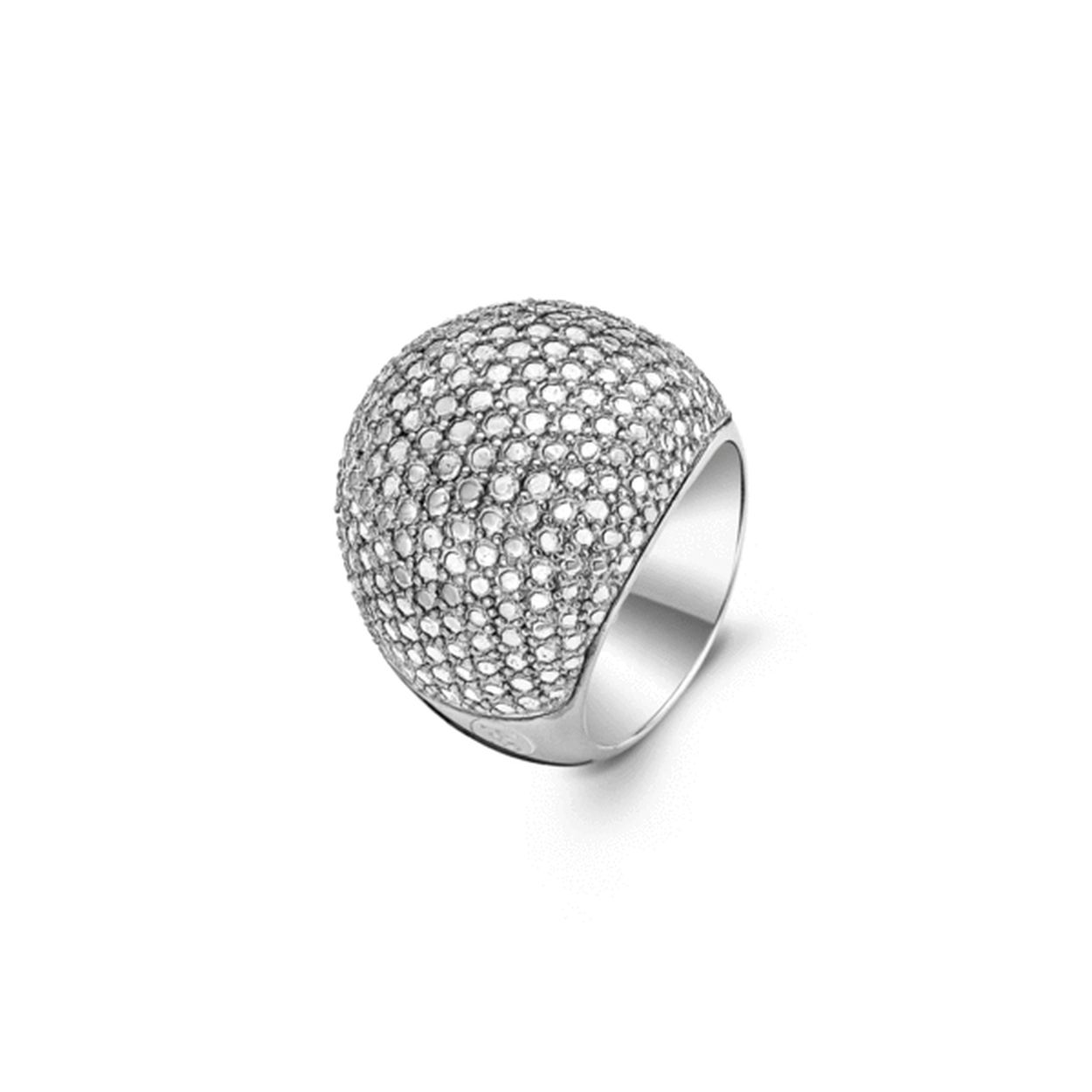 Deze bijzondere ring van TI SENTO - Milano is geheel vervaardigd van gerhodineerd sterling zilver. De rhodiumlaag zorgt voor een extra glans en tevens voor een langere levensduur. De ring is te combineren met andere sieraden uit de 'Silver Dipped' lijn maar ook met vele andere sieraden volgens het TI SENTO Mix & Match concept.