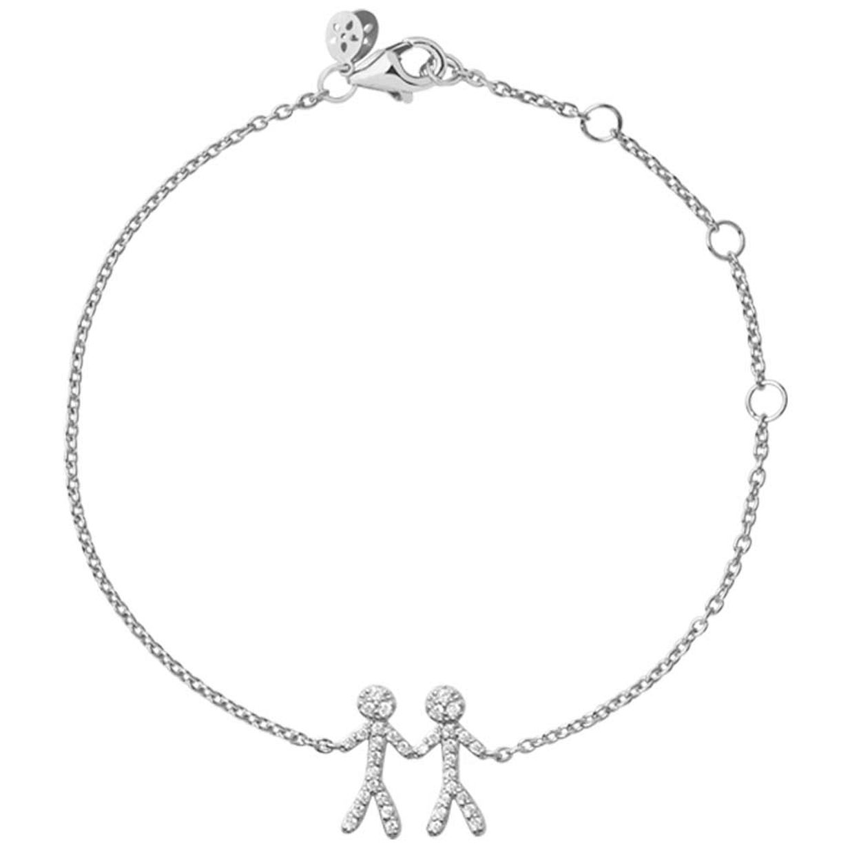 Een armband maakt je outfit compleet! byBiehl heeft verschillende armbanden in de collectie. Alle armbanden zijn van 100% gerecycled sterling zilver en goud verguld. Draag je steentje bij aan een mooiere en betere wereld door voor de sieraden van byBiehl te kiezen.

Natuurlijke armbanden
Alle armbanden van byBiehl zijn gemaakt van 100% gerecycled sterling zilver en goud verguld. De mijnindustrie is vervuilend. Er is genoeg goud en zilver wat al uit de bergen gewonnen is. Dus waarom deze materialen niet hergebruiken voor het maken van nieuwe armbanden? byBiehl laat het smelten en gebruikt het opnieuw voor onder andere de armbanden collectie. De wereld is prachtig en opmerkelijk. Laten we er goed voor zorgen met elkaar. Draag daarom een statement uit en draag de Beautiful World armband!

Verstelbare armbanden
De lengte van de diverse armbanden verschillen van 19 cm en 20 cm. De armbanden bevatten vier haakjes, zodat deze gemakkelijk op verschillende lengtes gedragen kunnen worden. Is het lekker zomers weer? Verlang je armband dan met een Extension van 5 cm en draag het sieraad als enkelbandje!

Armbanden combineren
Net als de kettingen, zijn ook de armbanden van byBiehl verfijnd. Hierdoor kun je de sieraden heel goed met elkaar combineren. Ga je voor eenvoud? Kies er dan bijvoorbeeld voor om alleen de Scarlett armband om je pols te dragen. Heb je zin in een gezellig feestje om je arm? Combineer dan de Jungle Vine met de Tree of Life en de Rainbow armband. Goud en zilver met elkaar combineren was vroeger een ‘no go’. Not anymore! Draag de armbanden in zilver en goud gewoon door en met elkaar. Het geeft een speelse look. Maar… ga voor subtiel!