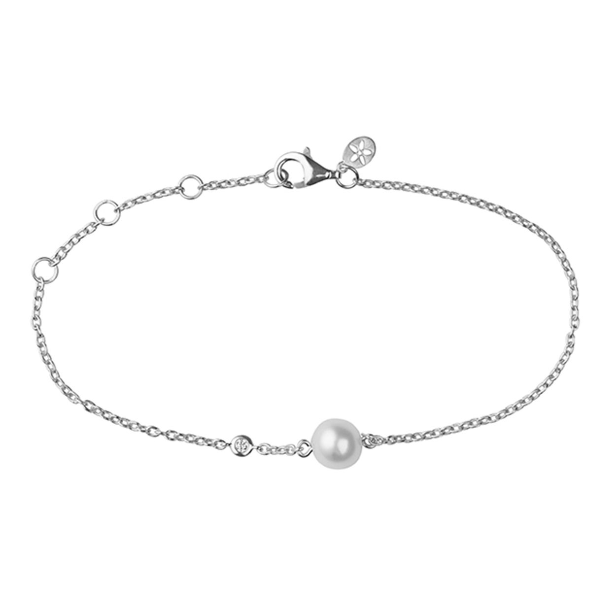 Charlottes inspiratie: De 'Coco' collectie is geïnspireerd op de elegante en verfijnde vrouw, en voegt een vleugje vrouwelijkheid toe aan de look van iedereen die deze stijlvolle sieraden draagt. Parels staan symbool voor wijsheid en alle ontwerpen zijn verkrijgbaar in sterling zilver en met 14-karaats goud verguld sterling zilver, verrijkt met zoetwaterparels en zirkonia. De maximale lengte van de armband is 19,5 cm en kan kleiner versteld worden.