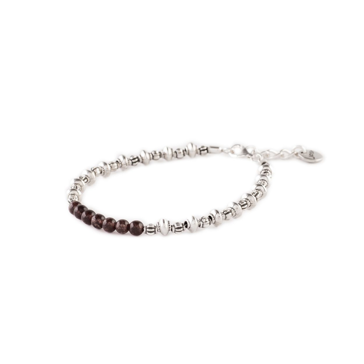 Dit is een prachtige Josh herenarmband gemaakt van metaal en natuursteen. De kleuren van deze armband zijn zilver en bruin. De maat van dit sieraad is S (200mm).