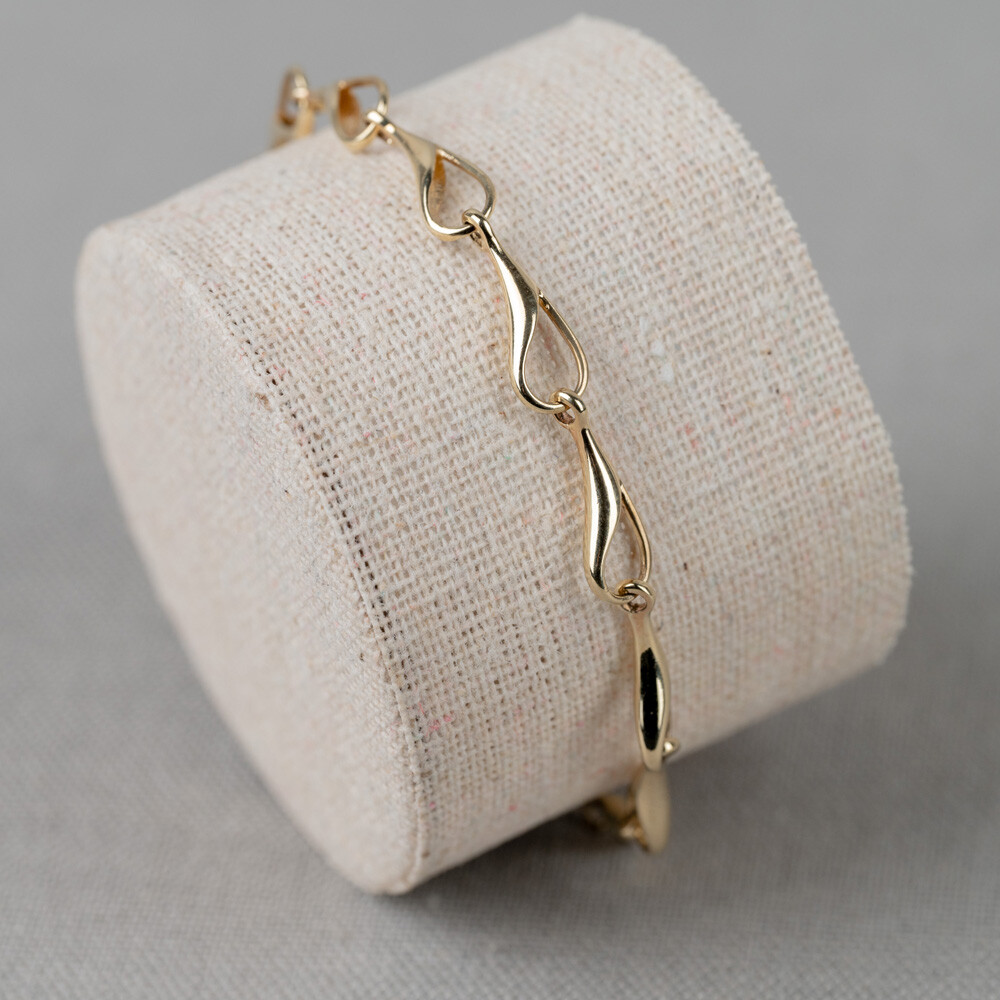 Armband gemaakt van 14 karaat goud met een lengte van 18 cm.