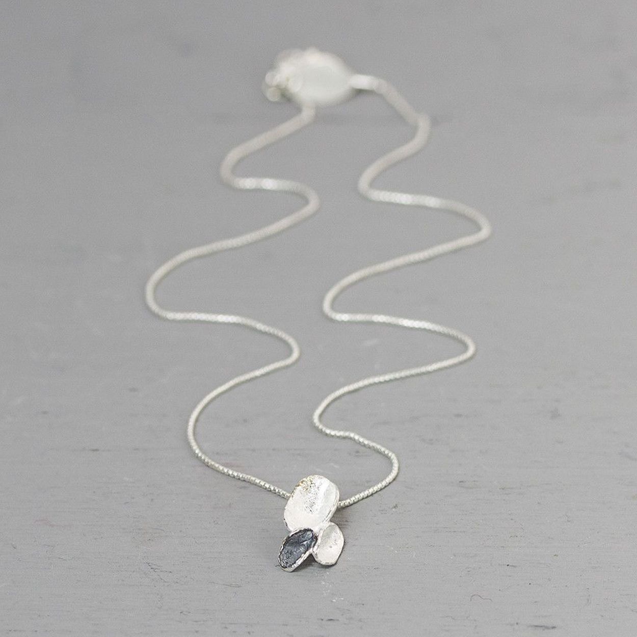 Collier met hanger jeh