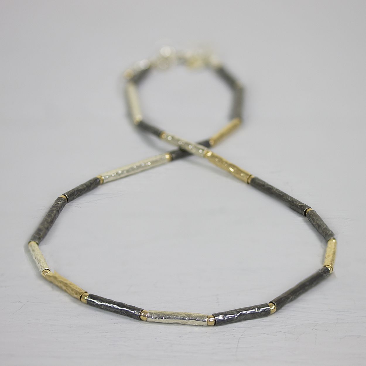 Buisjescollier zilver oxy/ wit + goldfilled 48cm