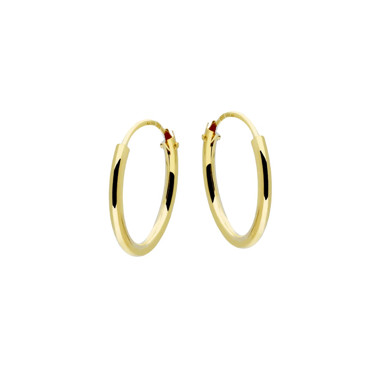 Stijlvolle, gladde, 14 karaat geelgouden oorringen. De oorringen hebben een ronde buis met een diameter van 13 mm, uit de collectie van GLOW!

GLOW
  Mooie 14 karaat geelgouden oorringen. DEze oorringen hebben een ronde buis met een diameter van 13 mm en zijn afkomstig uit de GLOW-collectie. Stijlvol en tijdloos....Benadruk jouw stijl met de verfijnde sieraden van GLOW en laat je inspireren door de uitgebreide collectie 14 karaats gouden sieraden van de hoogste Europese kwaliteit. Ontworpen om elke dag te dragen. Naast tijdloze ontwerpen bestaat de collectie ook uit hippe sieraden; zoals minimalistische gouden kettingen en grafische oorknopjes. Wil je een beetje extra stralen? Kies dan voor flonkerende zirkonia of ga voor luxe met onze geraffineerde diamanten sieraden.
  
  Specificaties
  - 207.0002.13
  - Oorringen
  - 14 Karaats Goud
  - 13mm