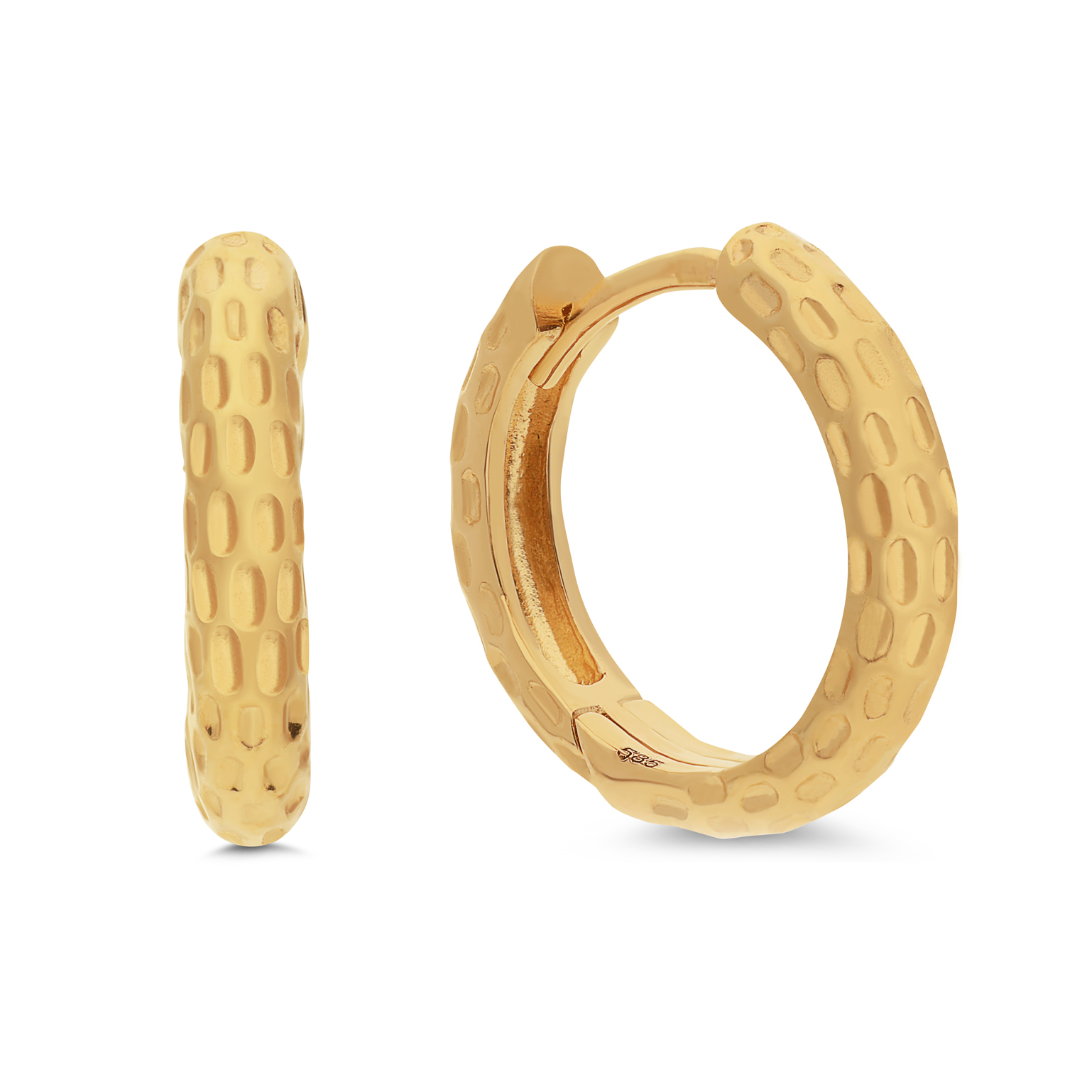 Deze oorringen met honingraat van Glow zijn super uniek! De oorringen zijn gemaakt van 14 karaat goud en hebben een diameter van 15mm. Combineer ze met andere sieraden van Glow voor een complete look.

GLOW
Benadruk jouw stijl met de verfijnde sieraden van GLOW en laat je inspireren door de uitgebreide collectie 14 karaats gouden sieraden van de hoogste Europese kwaliteit. Ontworpen om elke dag te dragen. Naast tijdloze ontwerpen bestaat de collectie ook uit hippe sieraden; zoals minimalistische gouden collieren en grafische oorknopjes. Wil je een beetje extra stralen? Kies dan voor flonkerende zirkonia of ga voor luxe met onze geraffineerde diamanten sieraden.
  
  Specificaties
  - 207.1220.00
  - Oorringen
  - 14 karaat geelgoud
  - Diameter: 15mm