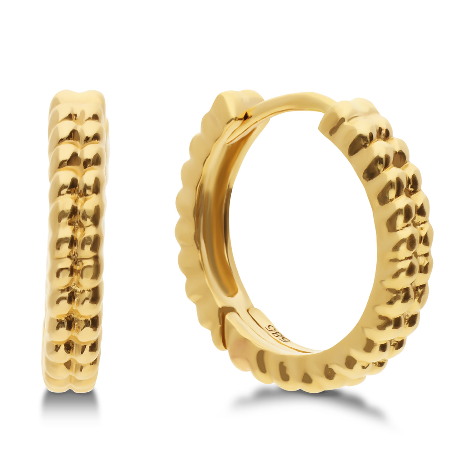 Deze prachtige oorringen van Glow maken je outfit helemaal af! De oorstekers zijn gemaakt van 14 karaat goud en hebben een diameter van 15mm. Mooi in combinatie met andere sieraden van Glow voor een complete look.


GLOW
Benadruk jouw stijl met de verfijnde sieraden van GLOW en laat je inspireren door de uitgebreide collectie 14 karaats gouden sieraden van de hoogste Europese kwaliteit. Ontworpen om elke dag te dragen. Naast tijdloze ontwerpen bestaat de collectie ook uit hippe sieraden; zoals minimalistische gouden collieren en grafische oorknopjes. Wil je een beetje extra stralen? Kies dan voor flonkerende zirkonia of ga voor luxe met onze geraffineerde diamanten sieraden.
  
  Specificaties
  - 207.1223.00
  - Oorringen
  - 14 karaat geelgoud
  - Diameter: 15mm