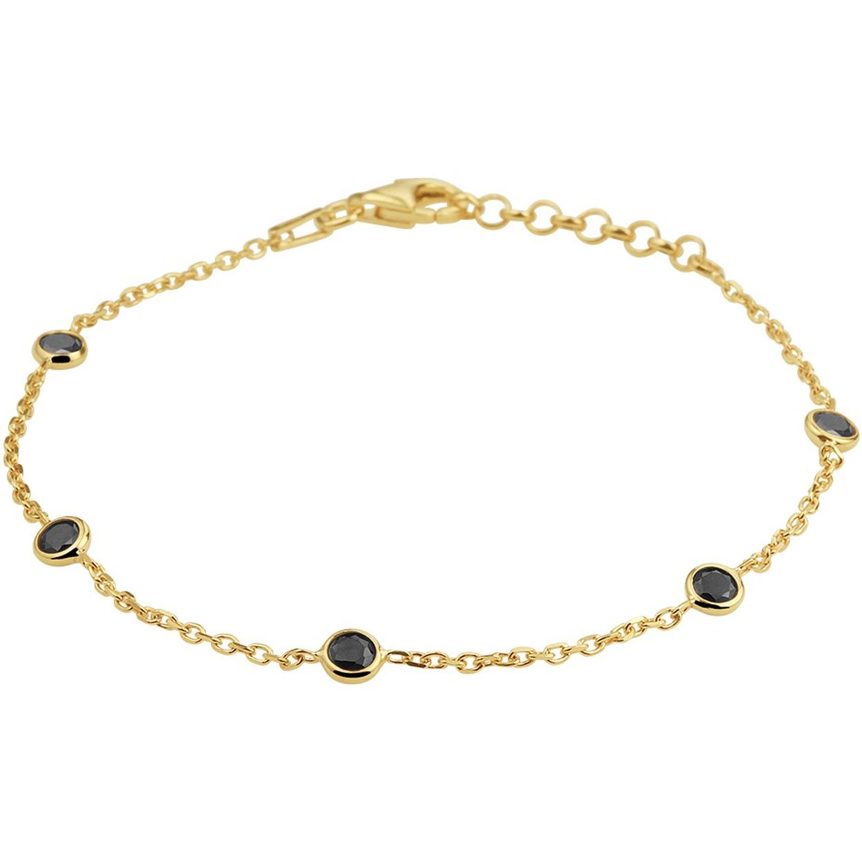 Geelgoud op 925 zilveren 1.5mm anker armband uitgevoerd met schitterende onyx en een karabijn sluiting. De armband heeft een draaglengte van 17cm en een extensie van 2cm.