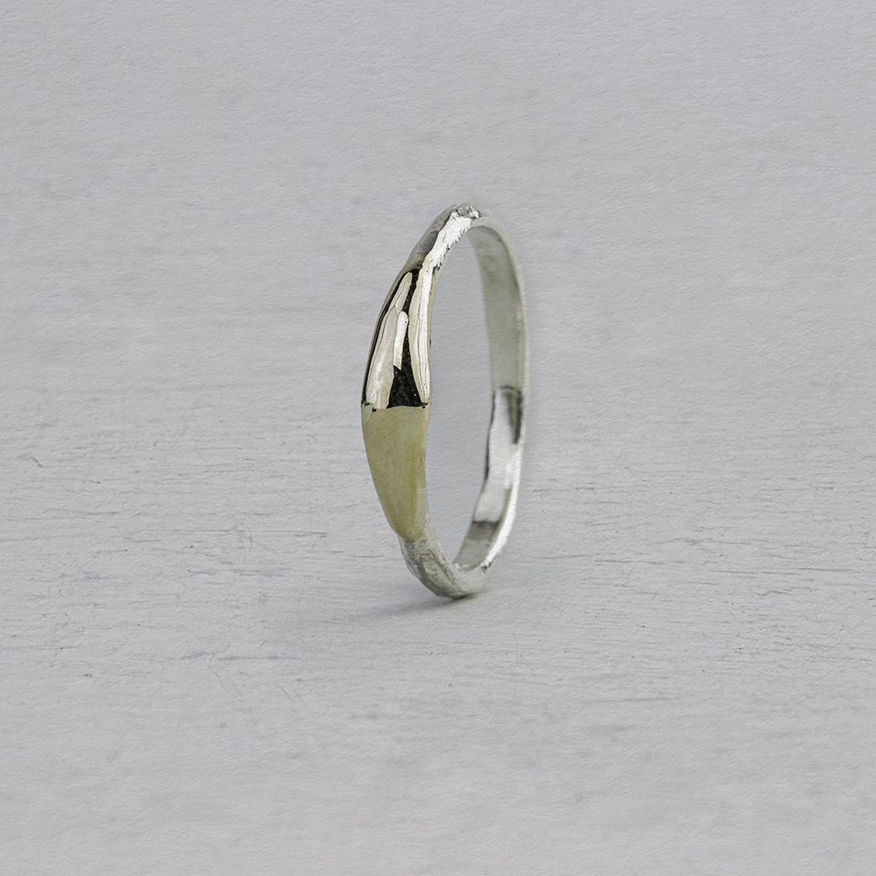 Ring gemaakt van 925 sterling zilver in combinatie met een 9 karaat schotsje. Combineer met de andere ringen uit de Mix & Match collectie!