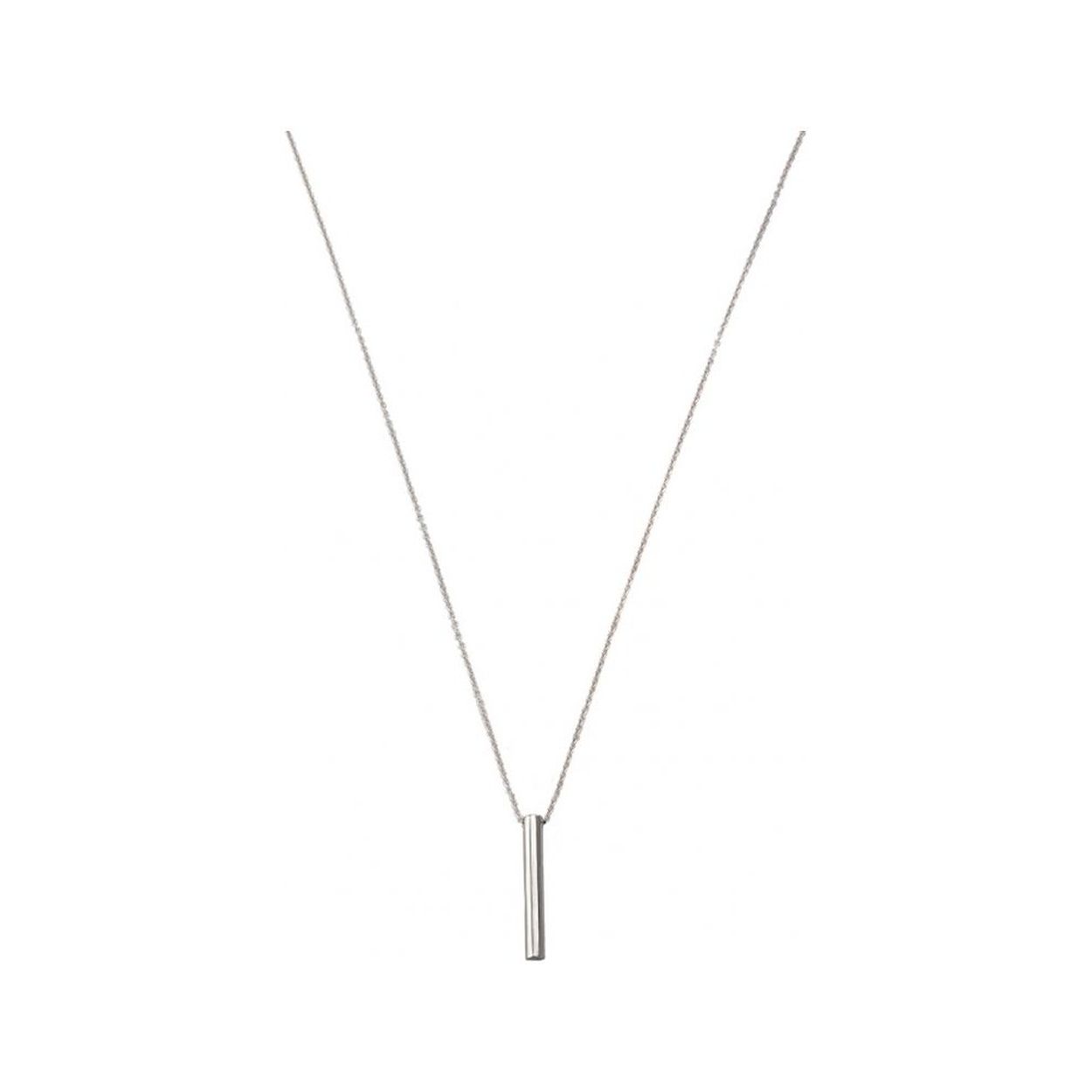 Met de verfijnde Joy de la Luz kettinkjes uit de serie “La Vie est Belle” doet u eenvoudig mee met de trend voor dit seizoen: Layered necklaces, ofwel dunne kettinkjes in laagjes. Door dunne kettinkjes van verschillende lengtes en materialen als zilver, goud en roségoud te combineren of juist alle kettinkjes van 1 materiaalsoort in verschillende lengtes te kiezen, creëert u het effect dat bij u past. U kunt hiervoor de kettinkjes die u al hebt perfect combineren met een aantal nieuwe verfijnde Joy de la Luz “La Vie est Belle” kettinkjes, zodat u elke dag een andere combinatie te voorschijn tovert.