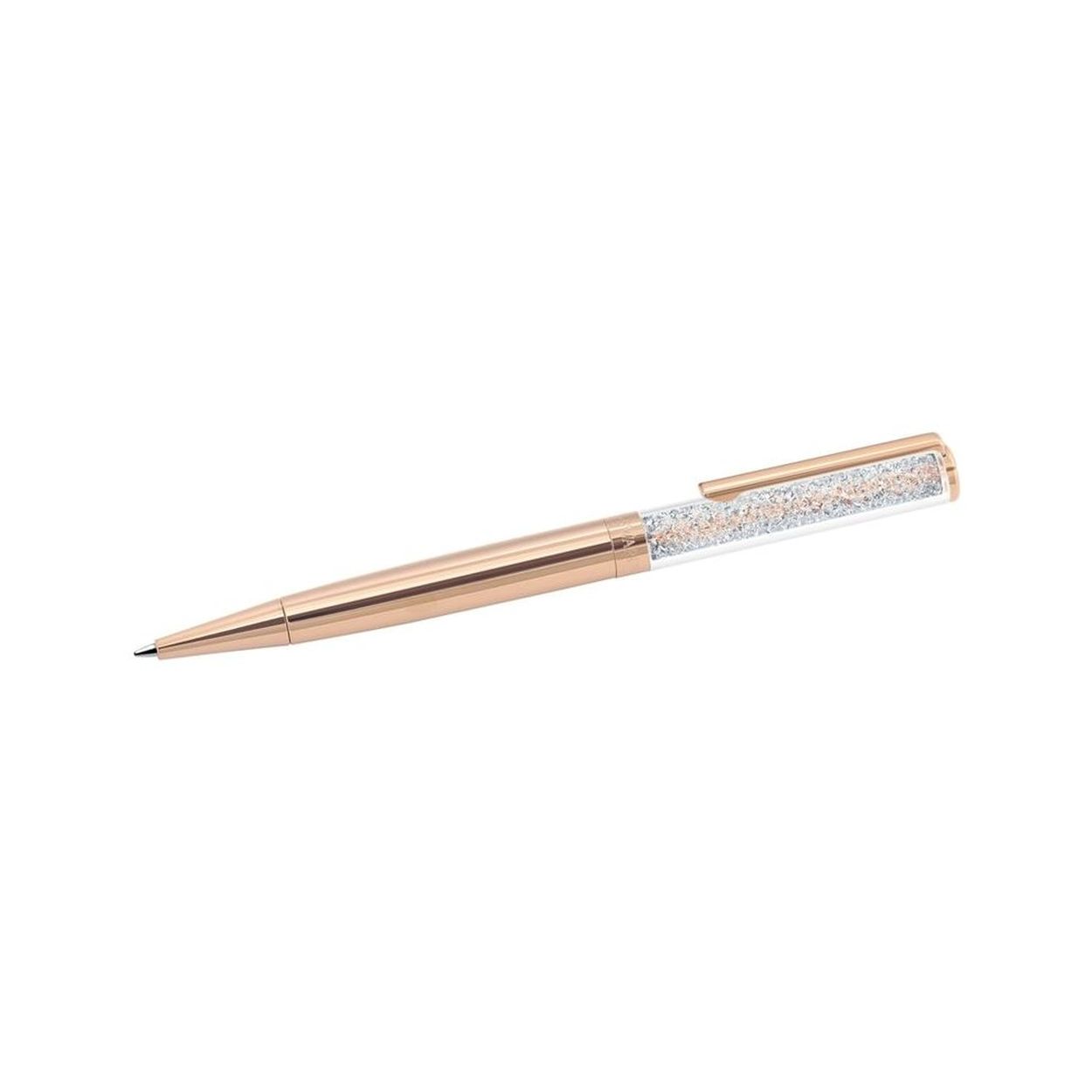 Voeg sprankeling toe aan dagelijkse taken met deze roségoud-vergulde balpen gevuld met delicate kristallen voor extra elegantie. Hij is voorzien van onze kenmerkende Crystalline-techniek, wordt geleverd in een etui en is een uitstekend cadeau voor elke gelegenheid. De hoogwaardige inktcartridge is eenvoudig te vervangen: open de pen in het midden door hem te draaien.