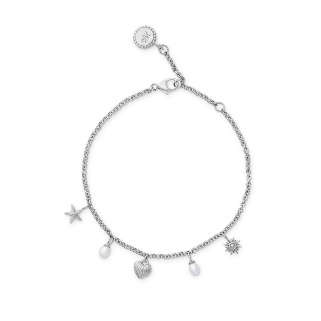 Geinspireerd door de Portugeese zee heeft Kae deze armband ontworpen. Alle elemtenten zoals de zon, haar liefde voor Portugal, een zeester en parels komen terug in deze armband. Deze armband is onderdeel van een familie, met een bijpassende ketting en oorbellen. Deze armband is gemaakt van 925 sterling zilver gerodineerd. Elk 24Kae sieraad is met liefde en oog voor detail ontworpen door Kae Sutherland.