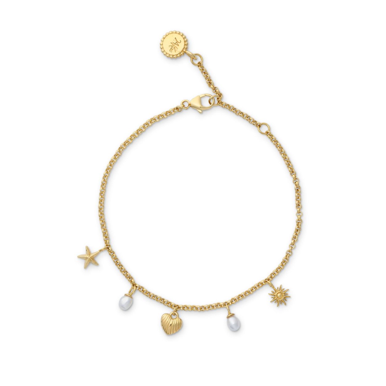 Geinspireerd door de Portugeese zee heeft Kae deze armband ontworpen. Alle elemtenten zoals de zon, haar liefde voor Portugal, een zeester en parels komen terug in deze armband. Deze armband is onderdeel van een familie, met een bijpassende ketting en oorbellen. Deze armband is gemaakt van 925 sterling zilver en verguld met 18K goud. Elk 24Kae sieraad is met liefde en oog voor detail ontworpen door Kae Sutherland.