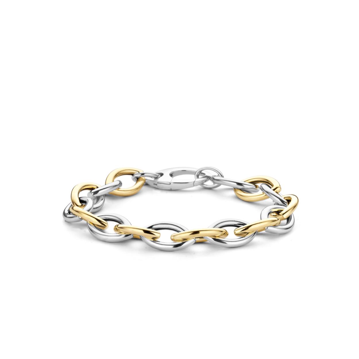 Moments Jewelry  zijn sieraden waar jouw sieradenkist niet zonder kan. De zilveren sieraden zijn gerhodineerd, of verguld in het ros� of geel goud. Wanneer gezet met stenen, is gebruik gemaakt van briljant geslepen zirconia's.