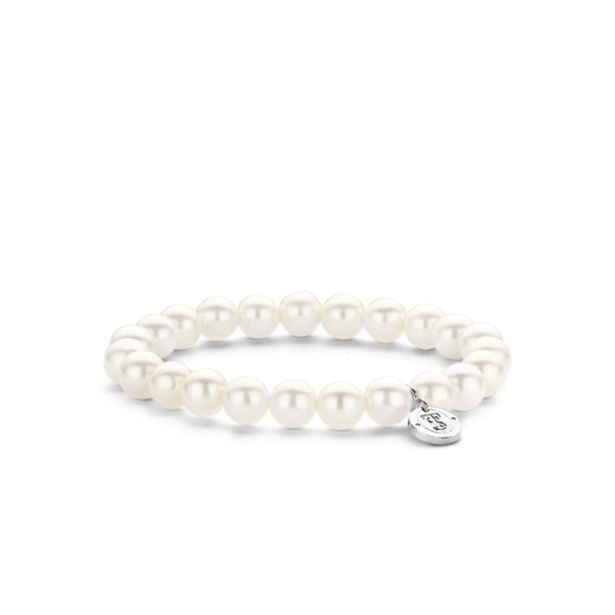 De witte parels geregen op een elastische band maken deze tijdloze TI SENTO - Milano armband tot een aantrekkelijk sieraad. Het is een eenvoudig draagbare armband. Het ontwerp is tevens voorzien van een gerhodineerd sterling zilveren sierplaatje waarop aan de ene kant het logo van TI SENTO prijkt en aan de andere kant de waarborgstempels staan. De armband is goed te combineren met andere armbanden om met het TI SENTO Mix & Match concept een eigen creatie te maken.