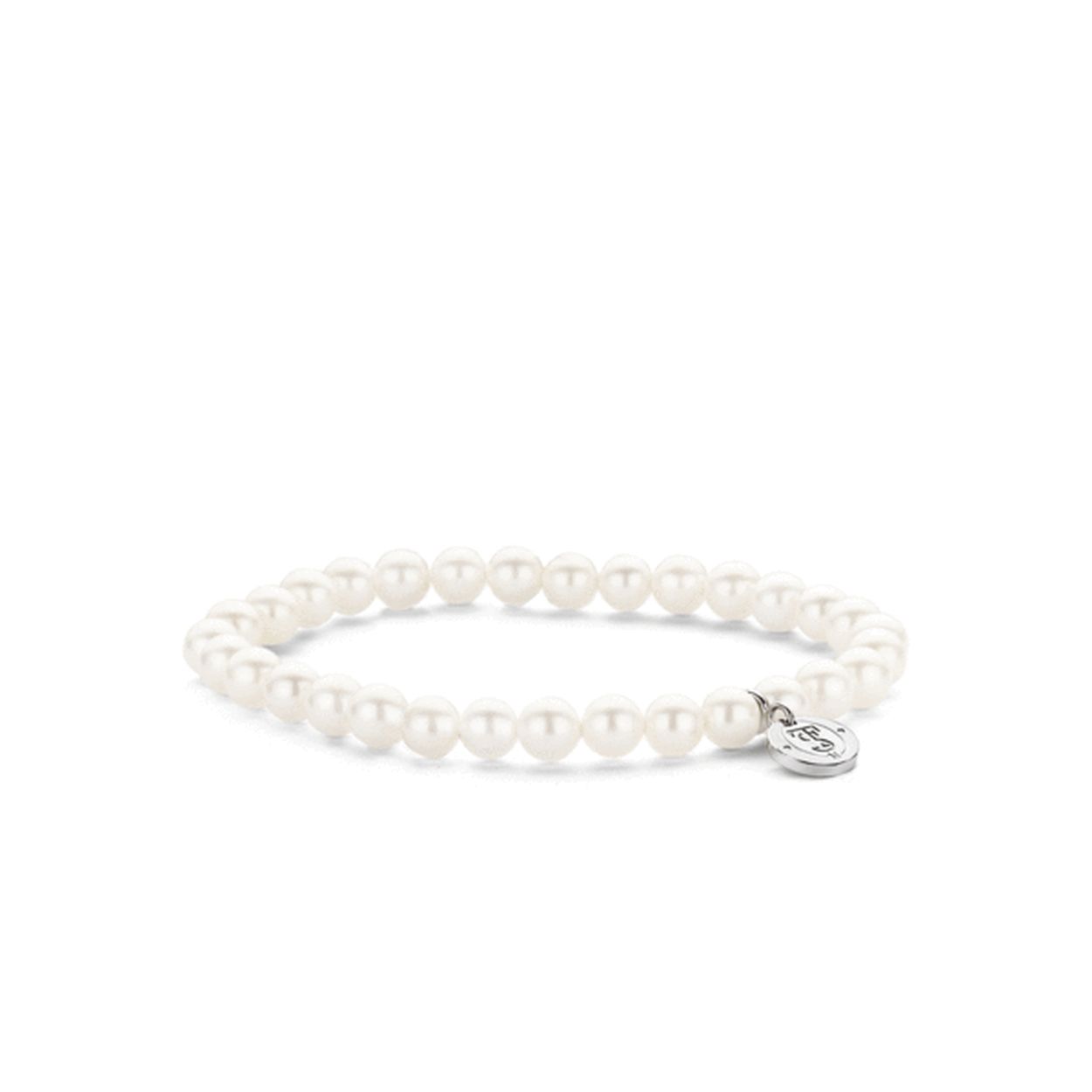 Deze TI SENTO - Milano armband valt op door de prachtige witte parels die zijn geregen op een elastische band. De tijdloze en eenvoudig draagbare armband is tevens voorzien van een gerhodineerd sterling zilveren sierplaatje. Aan de ene zijde van het luxe plaatje prijkt het logo van TI SENTO en aan de andere zijde staan de waarborgstempels. De armband is goed te combineren met andere armbanden om met het TI SENTO Mix & Match concept een eigen creatie te maken.