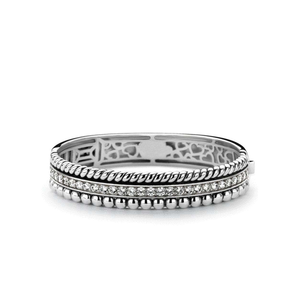 Deze chique TI SENTO - Milano armband is geïnspireerd op verschillende stijlen van zilverbewerkingen uit de TI SENTO - Milano collectie. Er zijn meerdere designs gecombineerd in één armband. De afwisselende structuren geven de armband een stoere look mede door de zwarte oxidatie zijn de verschillende bewerkingen goed te zien. Het zwart en het zilver zorgen voor een spannende combinatie. De rijzetting met briljant geslepen zirkonia's geeft het ontwerp een zachte en vrouwelijke twist. De binnenzijde is afgemaakt met een print waardoor de armband licht draagt en comfortabel om de pols voelt. De armband is gemaakt van gerhodineerd sterling zilver. De rhodiumlaag zorgt voor een langdurige glans.
