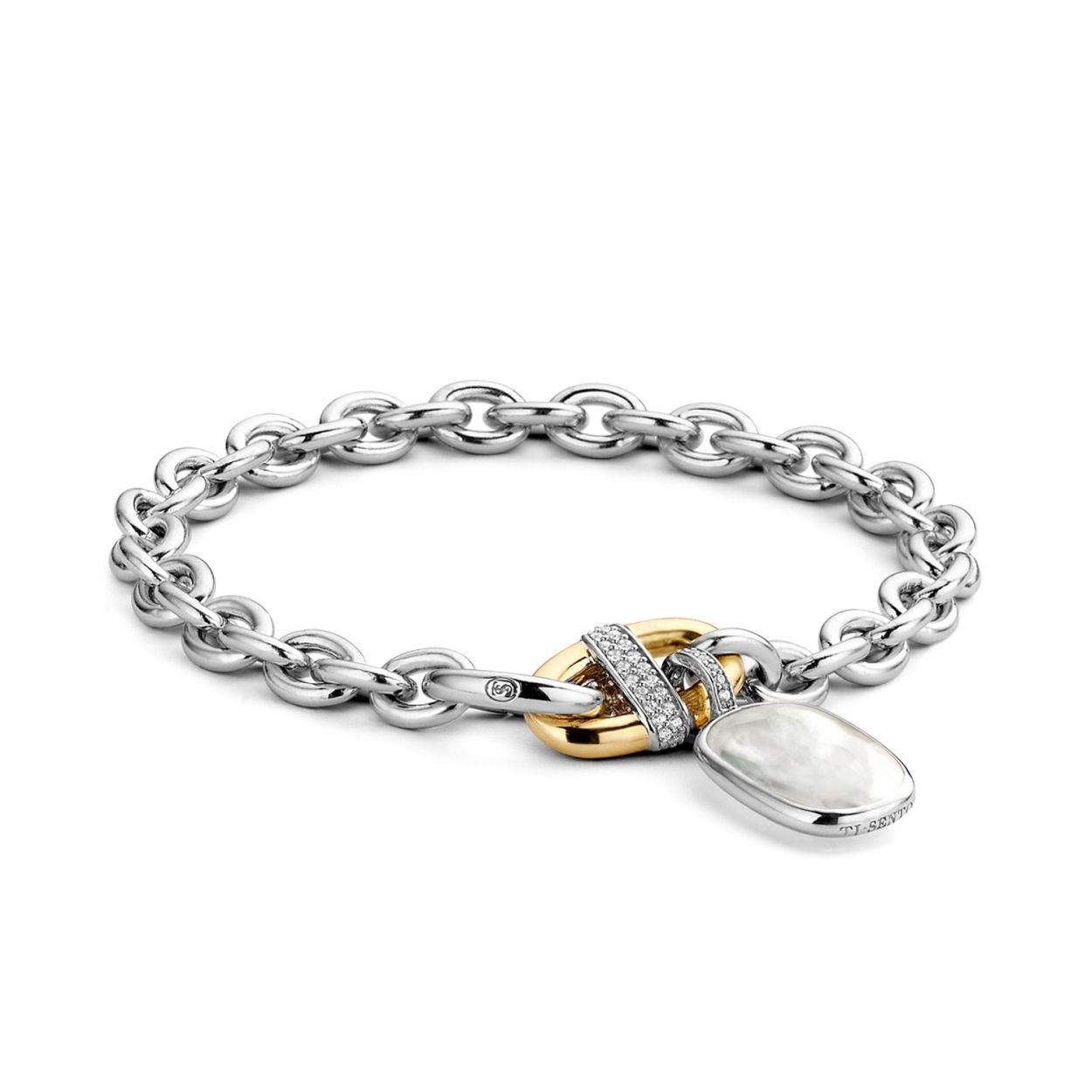 Zilveren verbonden elementen en een lichte glinstering met goud geven deze armband een delicate look. Haar rechthoekige melkwitte hanger maakt het stijlvol. Draag haar met of zonder de hanger of voeg andere hangers toe voor een eigen creatie.