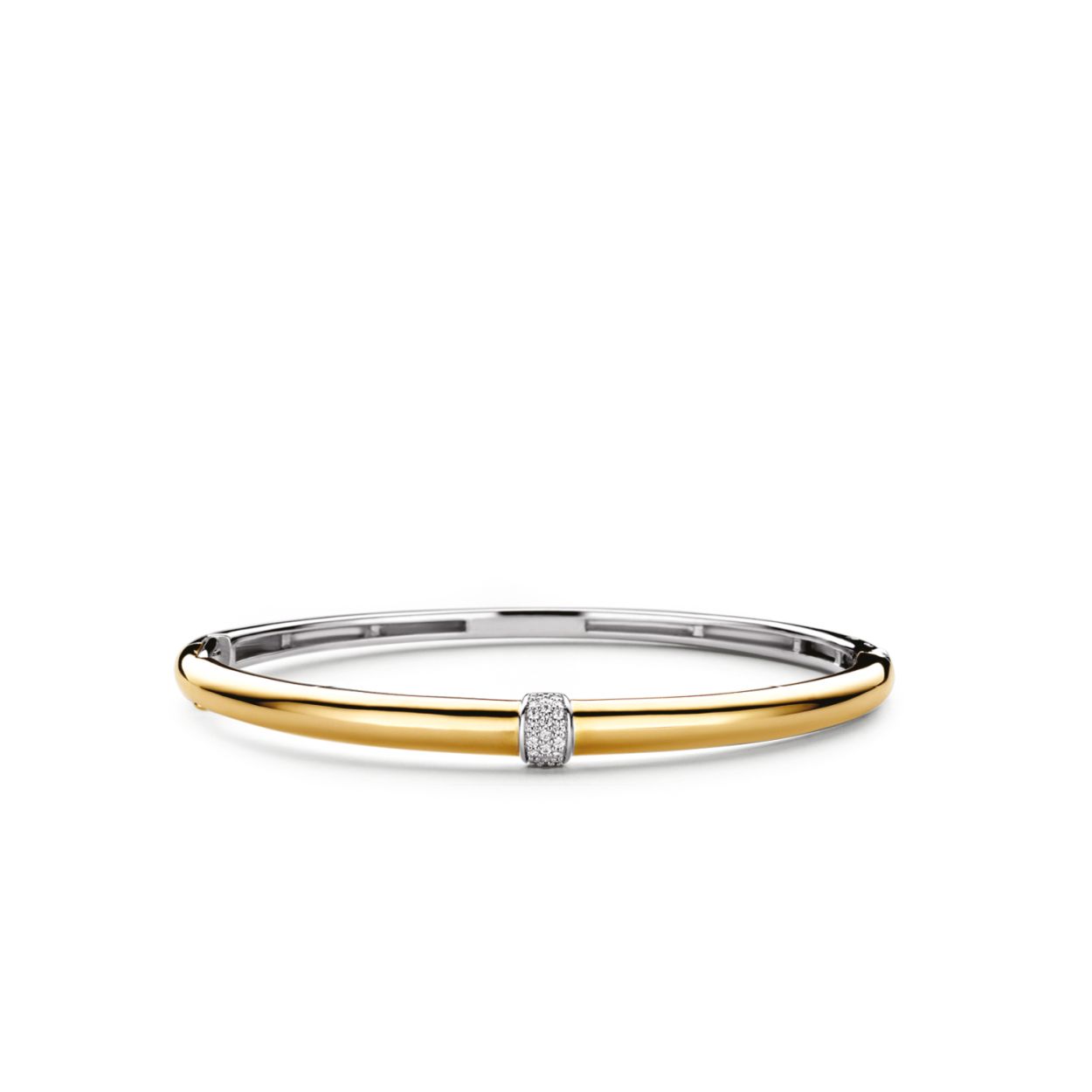Deze geelgoud vergulde TI SENTO - Milano armband 2913ZY is een klassieker met haar subtiele pavé zirkonia middenstuk en sterling zilveren basis. Ze heeft precies het juiste vleugje sprankeling en glamour. Het veiligheidsslot houdt haar de hele tijd bij je.