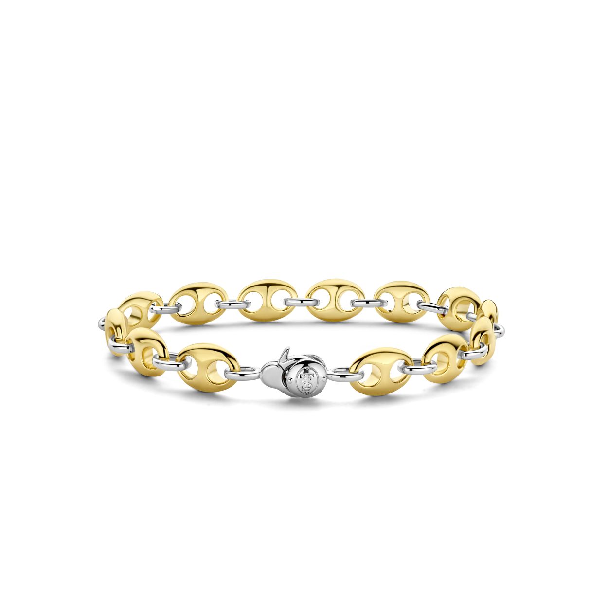 Het ontwerp van deze TI SENTO – Milano gold-plated zilveren armband 2981SY bestaat uit een reeks gold-plated koffieboon-charms Een klassiek symbool in een nieuw, speels gedurfd jasje. De armband is gemaakt van 925 sterling zilver, heeft een zilveren sluiting met schakels die de koffieboontjes met elkaar verbinden. De extra veilige sluiting is speciaal ontworpen zodat het altijd bij je blijft.