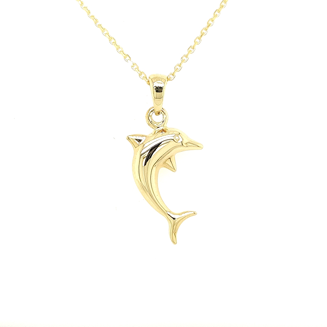 Deze geel gouden hanger is ontzettend leuk! Een dolfijn is een waanzinnig dier, nietwaar? Nu kan je een gouden dolfijntje aan je ketting hangen.

Note: het kettinkje hoort niet bij de hanger, deze is enkel gebruikt voor de foto.