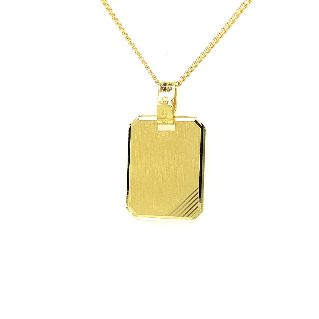 Deze geel gouden hanger is gematteerd en perfect geschikt om te laten graveren. Deze hanger is gemaakt om aan een ketting te hangen. De gladgepolijste randen en de bewerking rechtsonder op de hanger geeft deze hanger een erg bijzondere uitstraling.

Note: het kettinkje hoort niet bij de hanger, deze is enkel gebruikt voor de foto.