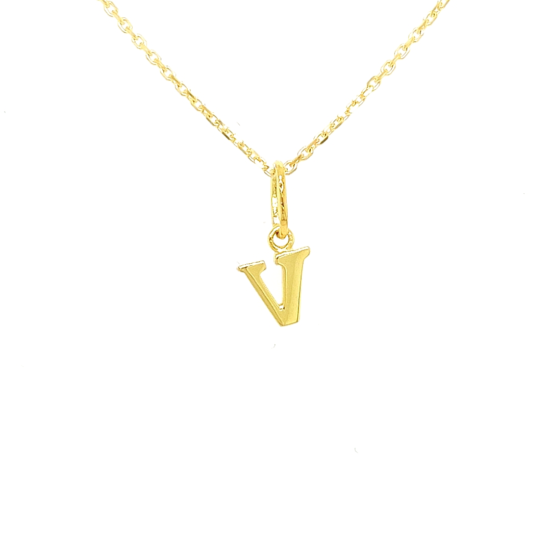 Een letter hanger is onwijs leuk en een absolute must have voor iedere sieraden liefhebber! Het beste wat je dan kan nemen is een écht gouden hanger, zoals deze hanger. Deze letterhanger is volledig glad gepolijst en geschikt voor een kettinkje of een bedelarmband.

Note: het kettinkje hoort niet bij de hanger, deze is enkel gebruikt voor de foto.