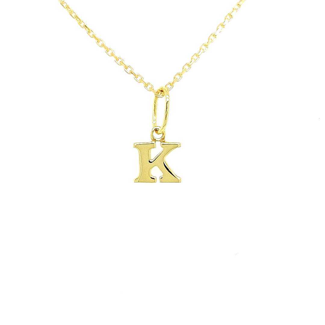 Een letter hanger is onwijs leuk en een absolute must have voor iedere sieraden liefhebber! Het beste wat je dan kan nemen is een écht gouden hanger, zoals deze hanger. Deze letterhanger is volledig glad gepolijst en geschikt voor een kettinkje of een bedelarmband.

Note: het kettinkje hoort niet bij de hanger, deze is enkel gebruikt voor de foto.