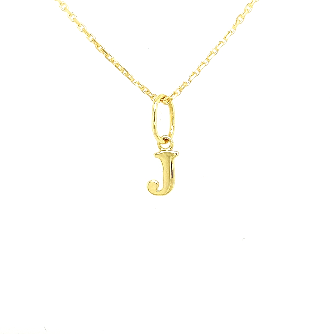 Een letter hanger is onwijs leuk en een absolute must have voor iedere sieraden liefhebber! Het beste wat je dan kan nemen is een écht gouden hanger, zoals deze hanger. Deze letterhanger is volledig glad gepolijst en geschikt voor een kettinkje of een bedelarmband.

Note: het kettinkje hoort niet bij de hanger, deze is enkel gebruikt voor de foto.