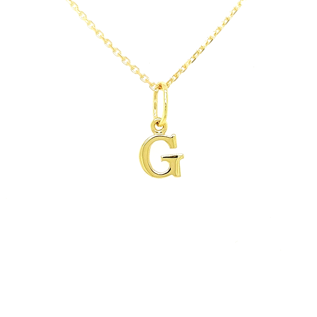 Een letter hanger is onwijs leuk en een absolute must have voor iedere sieraden liefhebber! Het beste wat je dan kan nemen is een écht gouden hanger, zoals deze hanger. Deze letterhanger is volledig glad gepolijst en geschikt voor een kettinkje of een bedelarmband.

Note: het kettinkje hoort niet bij de hanger, deze is enkel gebruikt voor de foto.