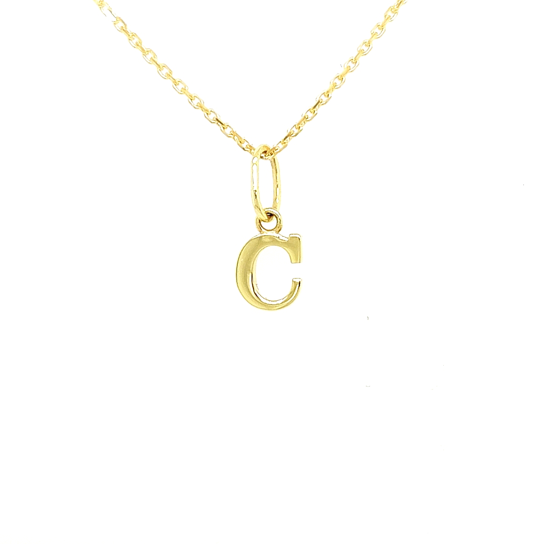Een letter hanger is onwijs leuk en een absolute must have voor iedere sieraden liefhebber! Het beste wat je dan kan nemen is een écht gouden hanger, zoals deze hanger. Deze letterhanger is volledig glad gepolijst en geschikt voor een kettinkje of een bedelarmband.

Note: het kettinkje hoort niet bij de hanger, deze is enkel gebruikt voor de foto.