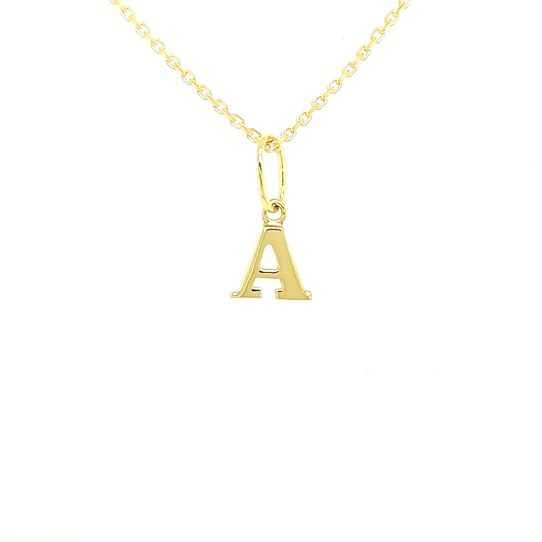 Een letter hanger is onwijs leuk en een absolute must have voor iedere sieraden liefhebber! Het beste wat je dan kan nemen is een écht gouden hanger, zoals deze hanger. Deze letterhanger is volledig glad gepolijst en geschikt voor een kettinkje of een bedelarmband.

Note: het kettinkje hoort niet bij de hanger, deze is enkel gebruikt voor de foto.
