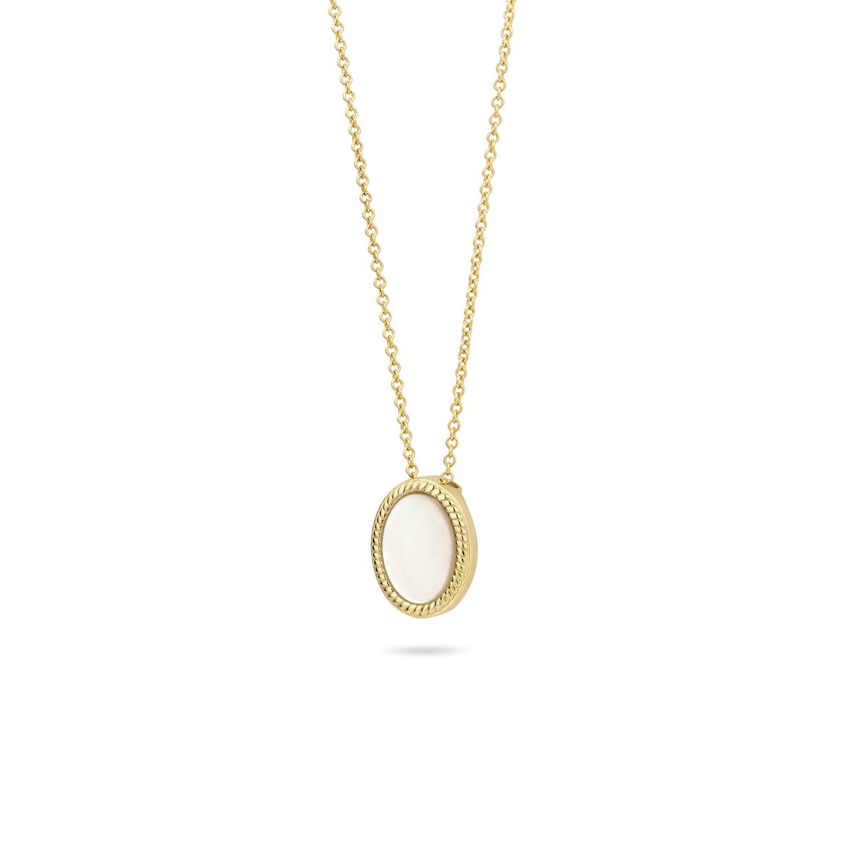 Blush Jewels worden met zorg, liefde en oog voor detail gemaakt van 14 karaat goud. Een moderne draai aan een klassiek ontwerp. Dit fijne geelgouden collier 3154YMP heeft een ovale hanger met een Mother of Pearl steen en touw-relief aan de rand. De achterkant van de hanger is graveerbaar, om het collier nog persoonlijker te maken. Het collier is goed te combineren met de ovale Mother of Pearl oorbedels {9078YMP}. Een goed gekozen Blush juweel zorgt altijd voor een glimlach en het heerlijke gevoel geliefd te zijn. From the heart and made to last, het perfecte cadeau. Blush Jewels worden geleverd in een Blush cadeauverpakking. 
Let your heart glow - Wear your Blush