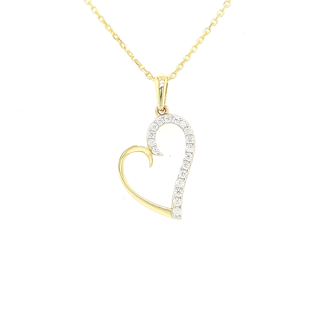 Deze geel gouden hanger is ontzettend leuk! Een hartje heeft altijd een speciale betekenis en staat symbool voor de liefde. Bij dit hangertje wordt de betekenis nog net iets specialer door de briljant geslepen zirkonia steentjes die op het hartje zijn gezet.

Note: het kettinkje hoort niet bij de hanger, deze is enkel gebruikt voor de foto..