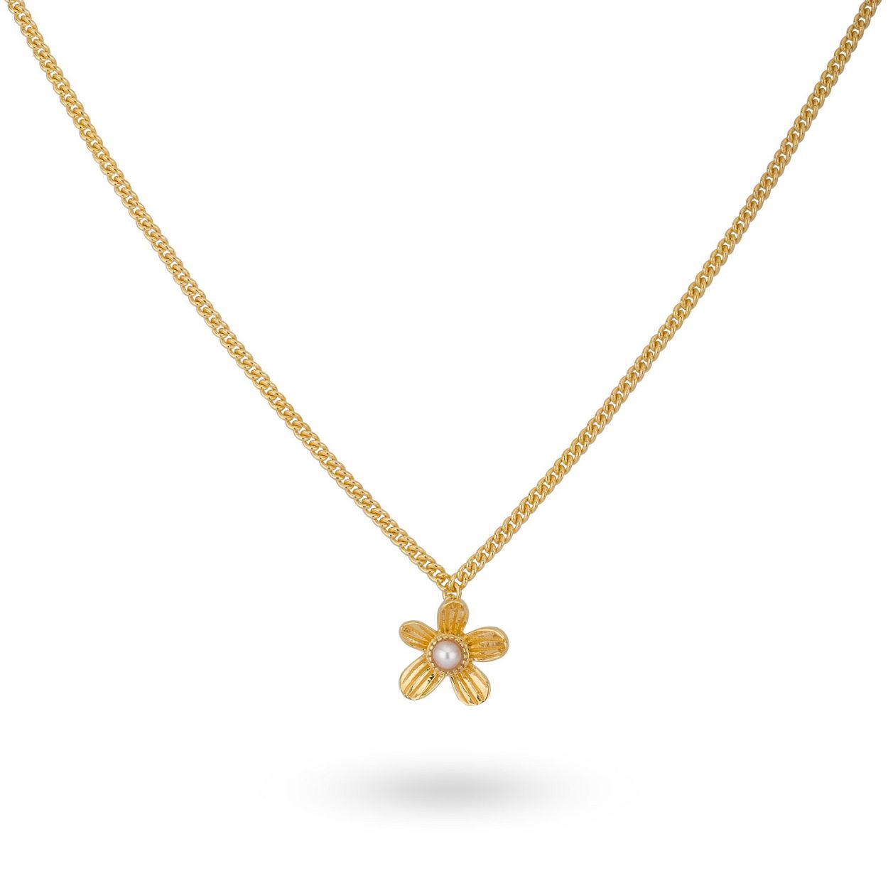 De bloemenfamilie! Deze klassieke ketting bevat een bloem afgewerkt met een parel. De ketting hoort bij een familie en heeft dus bijpassende armbanden, een ring en oorbellen. Zo kun je eindeloos combineren! Alle sieraden van 24Kae worden door Kae Sutherland met liefde en oog voor detail ontworpen. Elk 24Kae collier kenmerkt zich door zijn authenticiteit door een unieke handgemaakte bedel met gravure. Details: - Lengte collier: 40 cm met een verlenging van 5 cm Materiaal: - 925 Sterling zilver, voorzien van een 14k goudlaagje - Zoetwaterparel