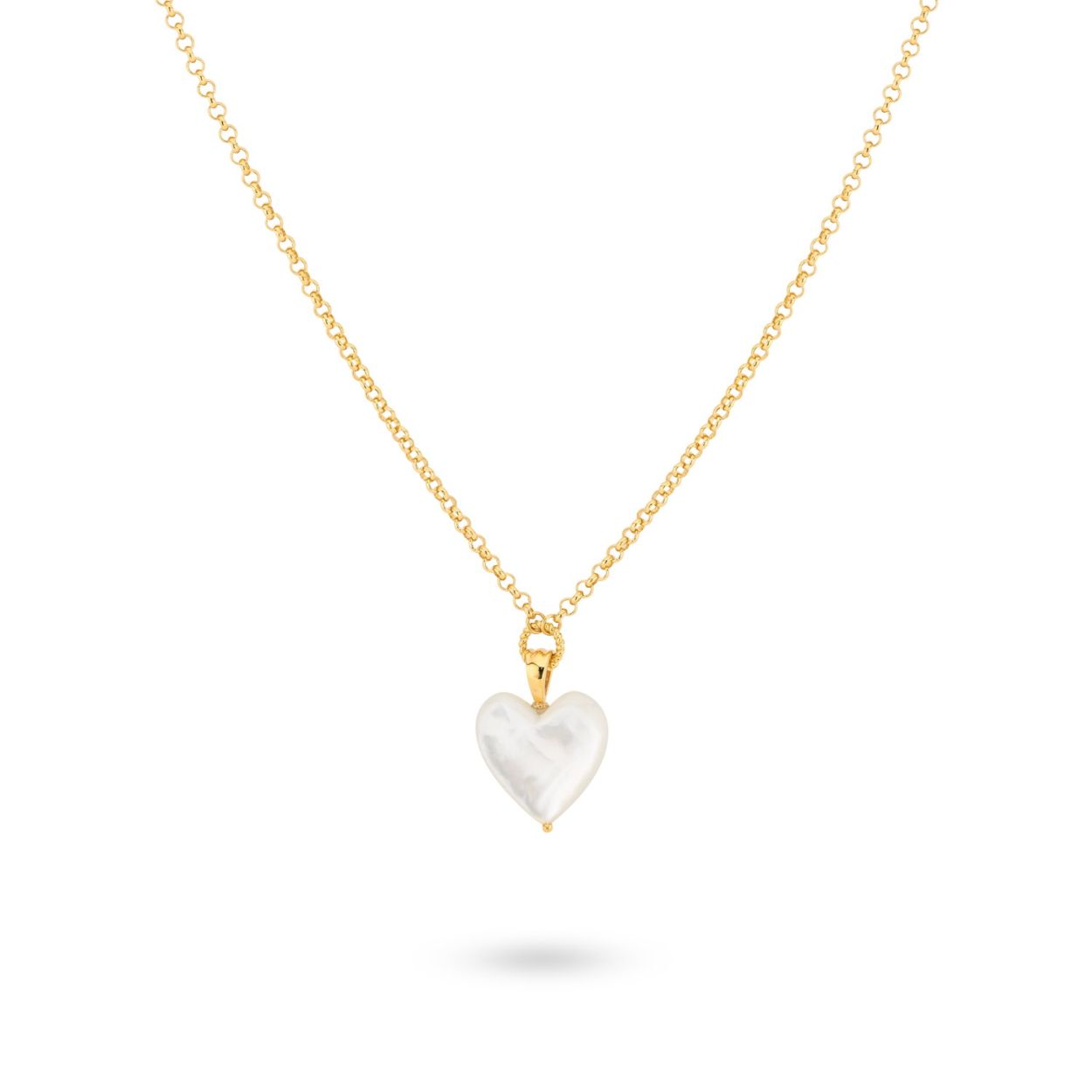 Mother of pearl. Deze prachtige statement ketting bevat kleine ronde schakels, en een groot parel hart. Deze ketting is gemaakt van 925 sterling zilver en verguld met 18K goud. Elk 24Kae sieraad is met liefde en oog voor detail ontworpen door Kae Sutherland.