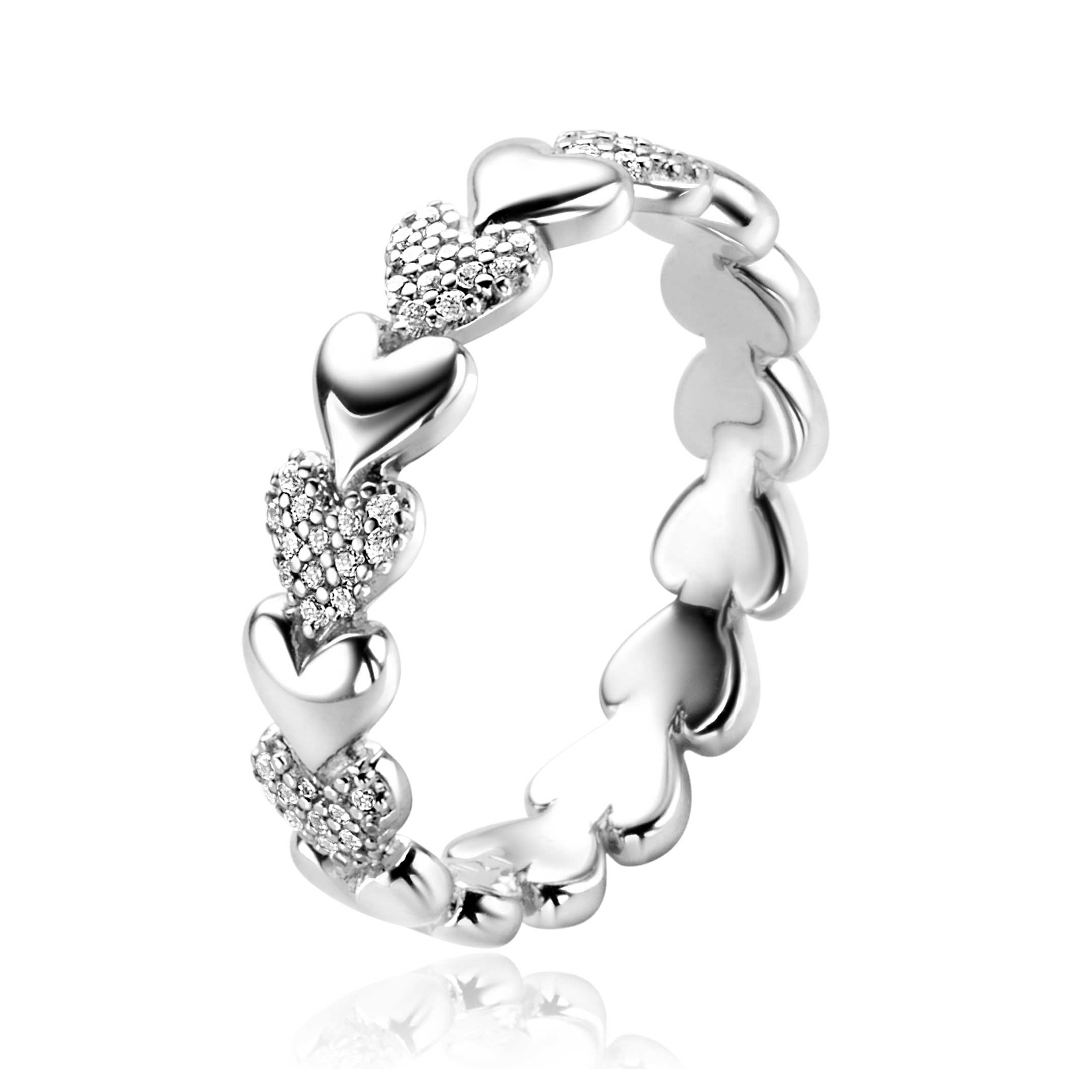 ZINZI zilveren ring met hartjes, afwisselend bezet met witte zirconia's. Gemakkelijk te combineren met andere zilveren Zinzi ringen. Mix & match! De ring is vervaardigd van eerste gehalte zilver (925) en voorzien van een extra rodiumlaag voor langdurige glans.