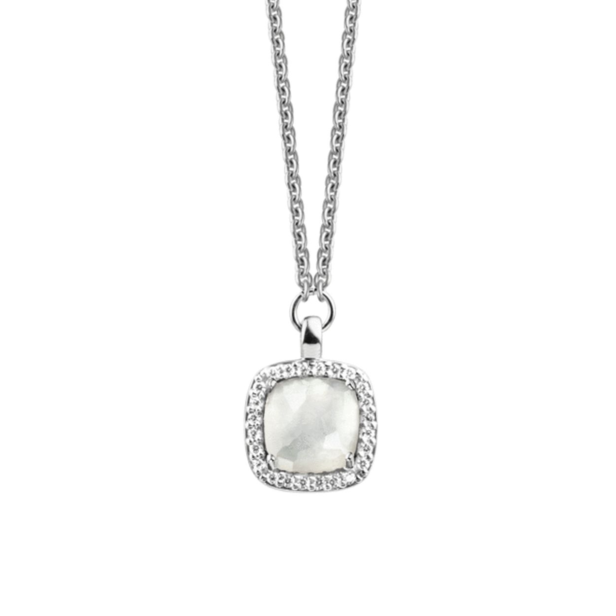 Dit prachtige TI SENTO - Milano collier is gezet met parelmoer geslepen in een vierkant en vergezeld door een rij pav� gezette zirkonia's. De kristal die over het parelmoer is geplaatst laat de parelmoer nog beter tot zijn recht komen. Het collier van sterling zilver is afgewerkt met een rhodiumlaag. Dit zorgt ervoor dat het collier zijn glans behoudt en een langere levensduur heeft. In de TI SENTO - Milano collectie zijn bijpassende oorbellen en een ring te vinden waarmee dit collier prachtig in een set te combineren valt. Er kan ook worden gekozen om het collier te combineren met andere sieraden uit de collectie volgens het TI SENTO Mix & Match concept.