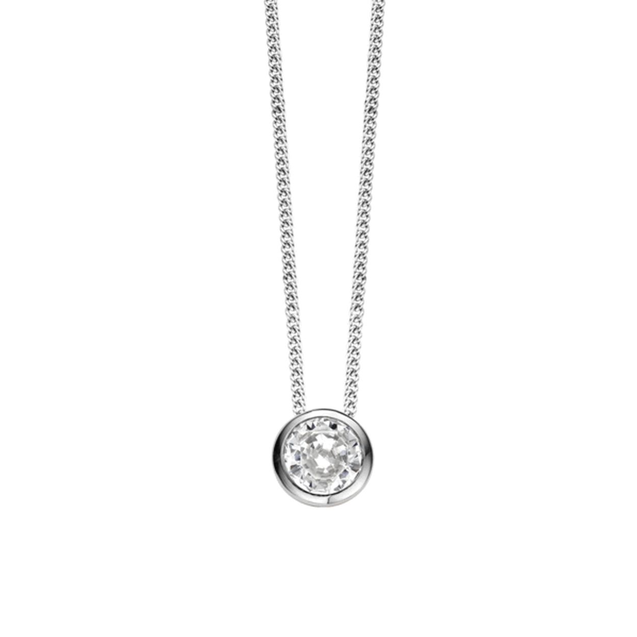Dit verfijnde TI SENTO - Milano collier mag niet ontbreken in je sieradenbox. De fijne solitair hanger is een klassieker die goed met een lang collier kan worden gecombineerd. De zirkonia is met de hand gezet in een gladomzetting. Het gourmetcollier is gemaakt van gerhodineerd sterling zilver en heeft een lengte van 42 cm.